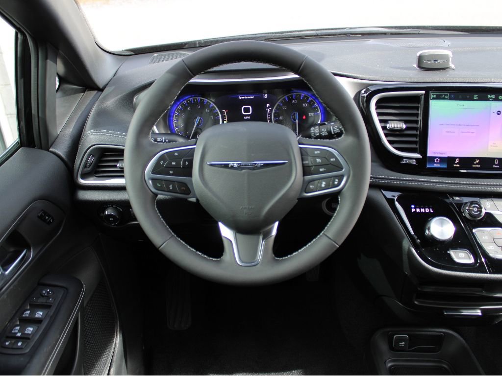 New 2026 Chrysler Pacifica Select image 13
