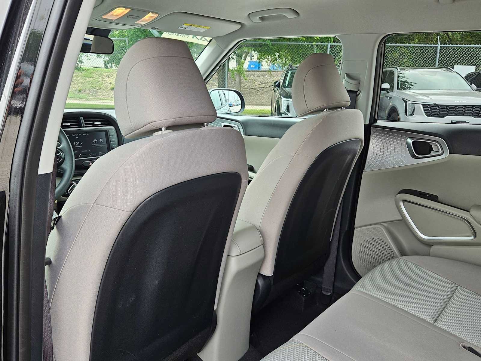 Certified 2025 Kia Soul LX w/ LX Technology Package FWD image 15