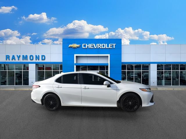 Used 2020 Toyota Camry XLE FWD image 2
