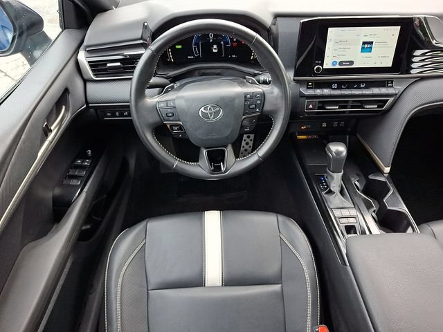 Used 2025 Toyota Camry SE FWD image 12