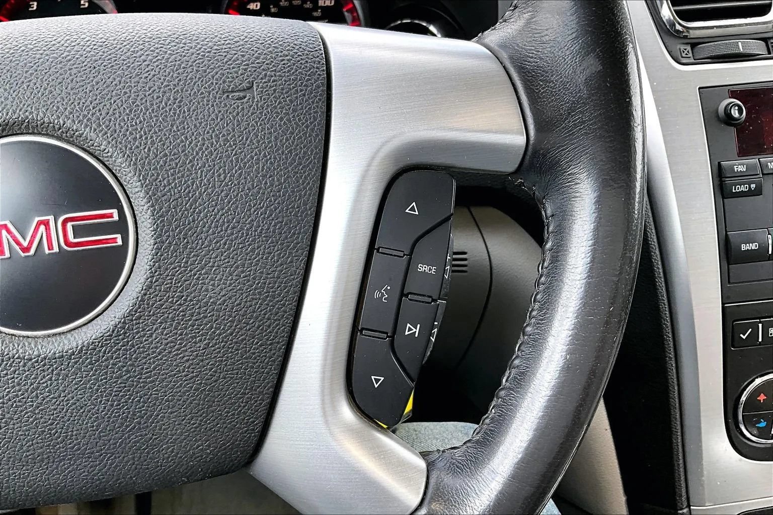 Used 2008 GMC Acadia SLT w/ Convenience Package FWD image 12