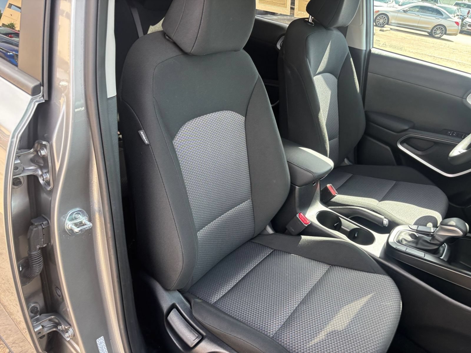 Used 2025 Kia Soul LX w/ LX Technology Package FWD image 34