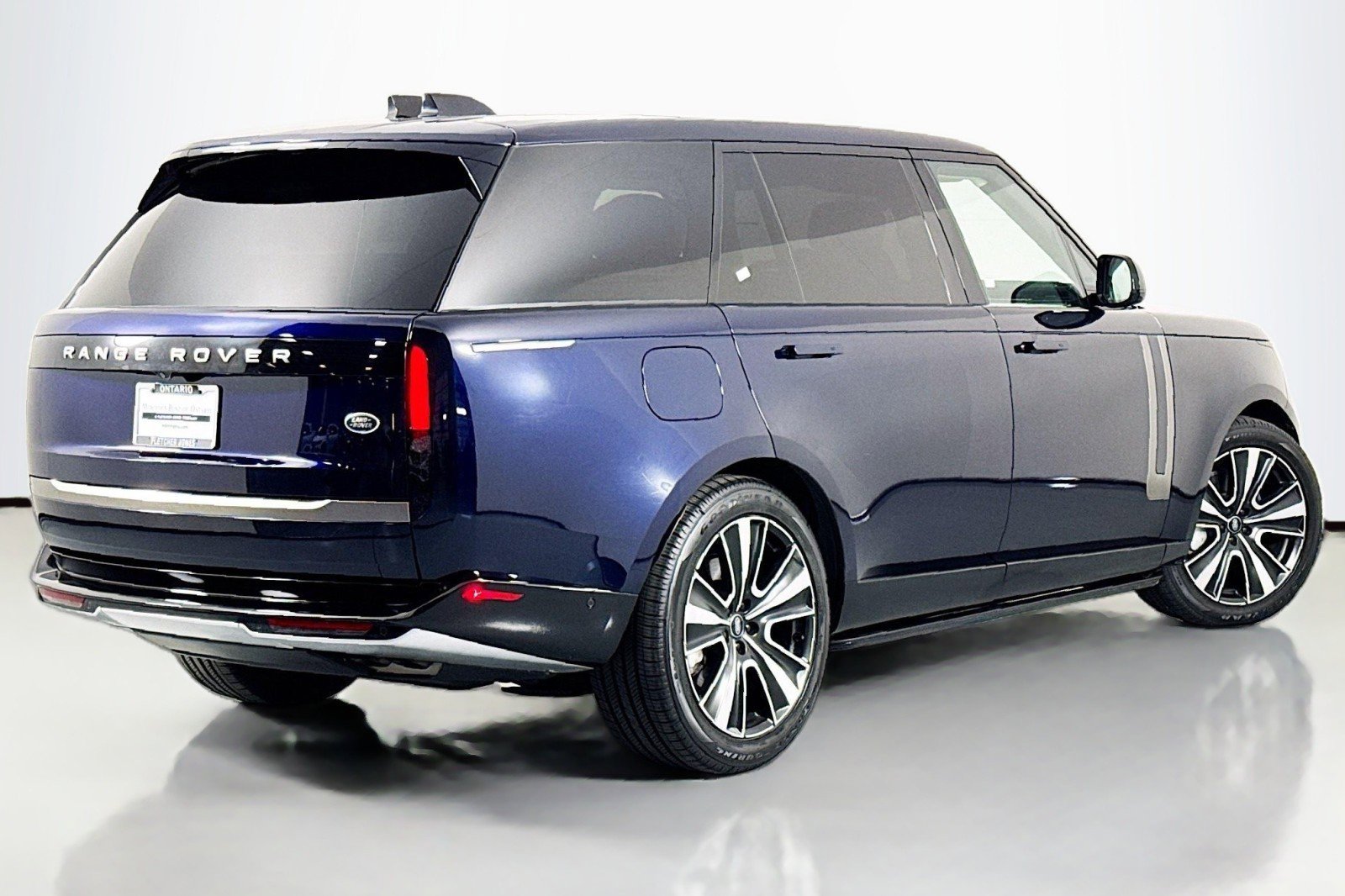 Used 2023 Land Rover Range Rover Long Wheelbase SE AWD/4WD image 13
