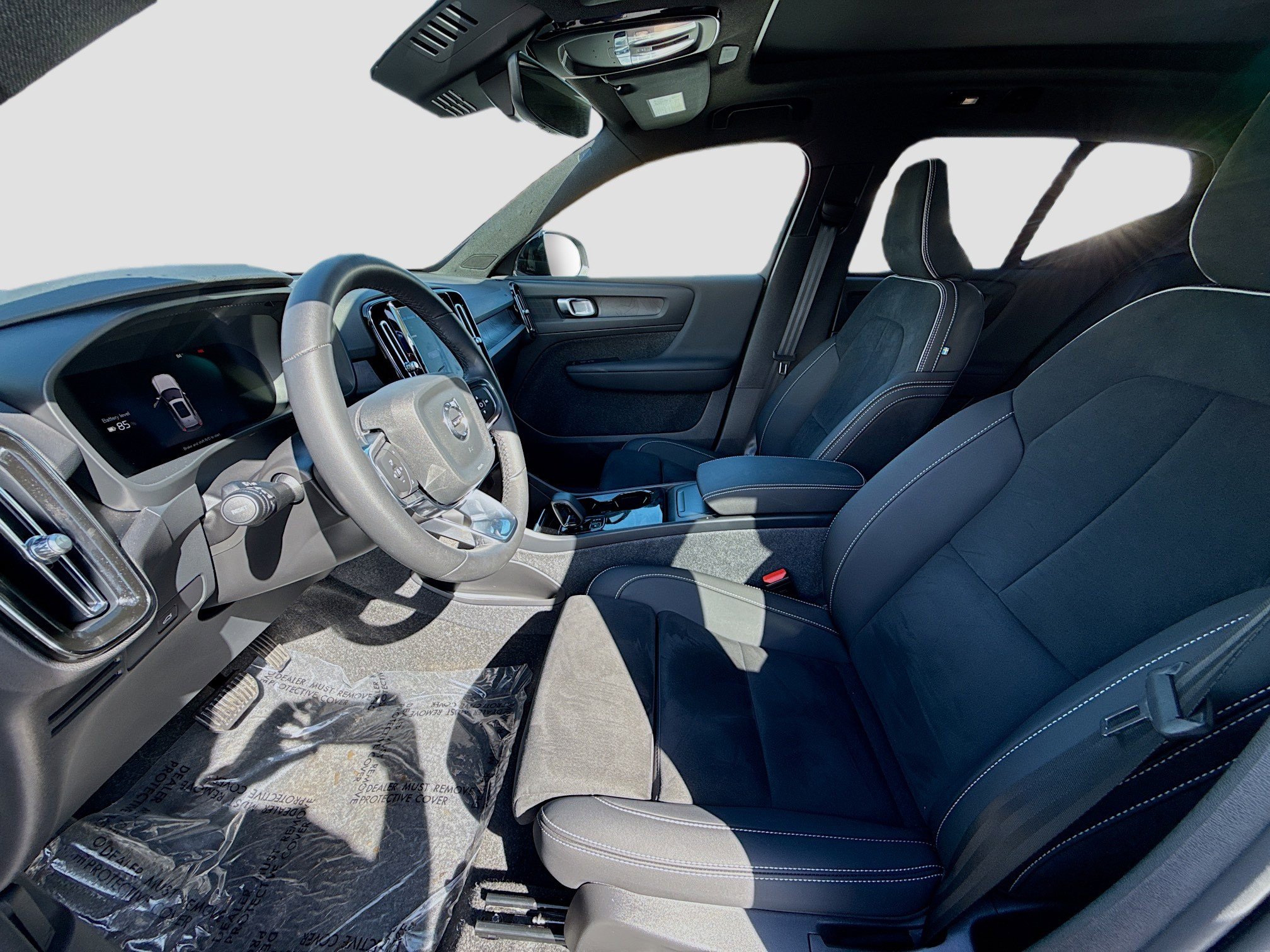 Used 2024 Volvo XC40 Recharge Plus w/ Protection Package Premier image 18