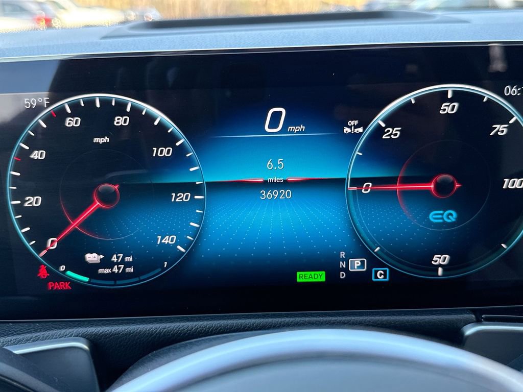 Used 2023 Mercedes-Benz EQB 300 4MATIC image 10