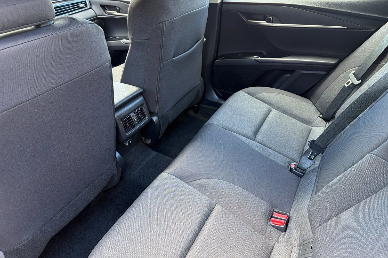 Used 2025 Toyota Camry LE image 9
