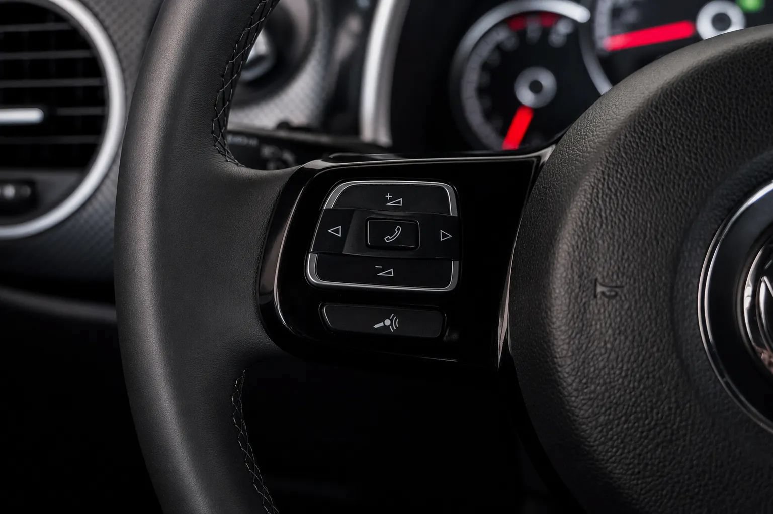 Used 2016 Volkswagen Beetle R-Line SE FWD image 14