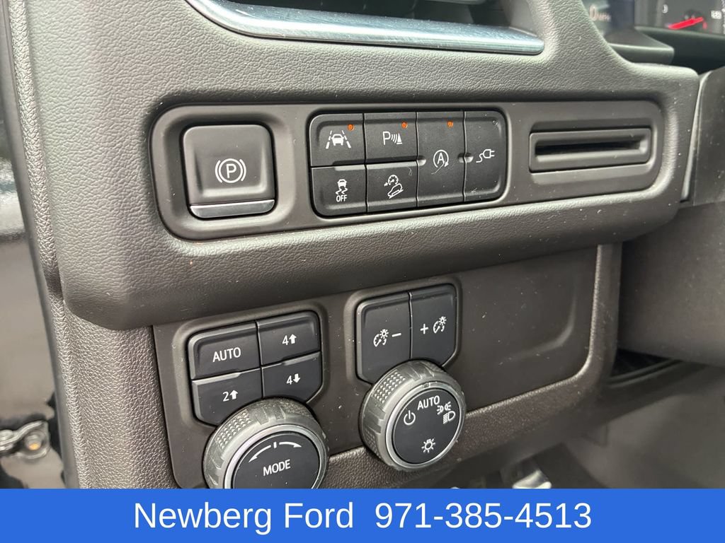 Used 2021 Chevrolet Suburban Z71 w/ Luxury Package AWD/4WD image 15