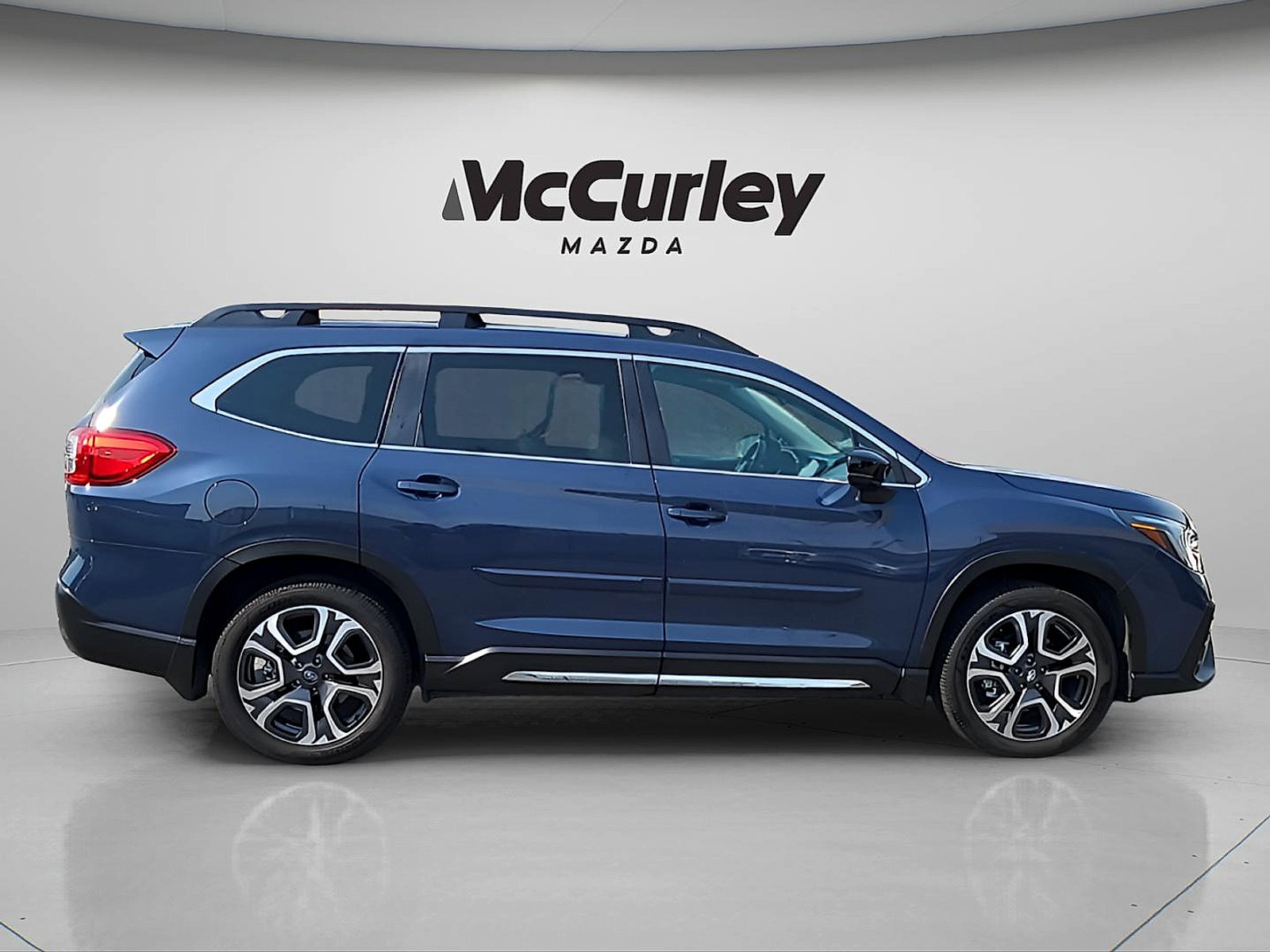 Used 2024 Subaru Ascent Limited w/ Technology Package AWD/4WD image 8