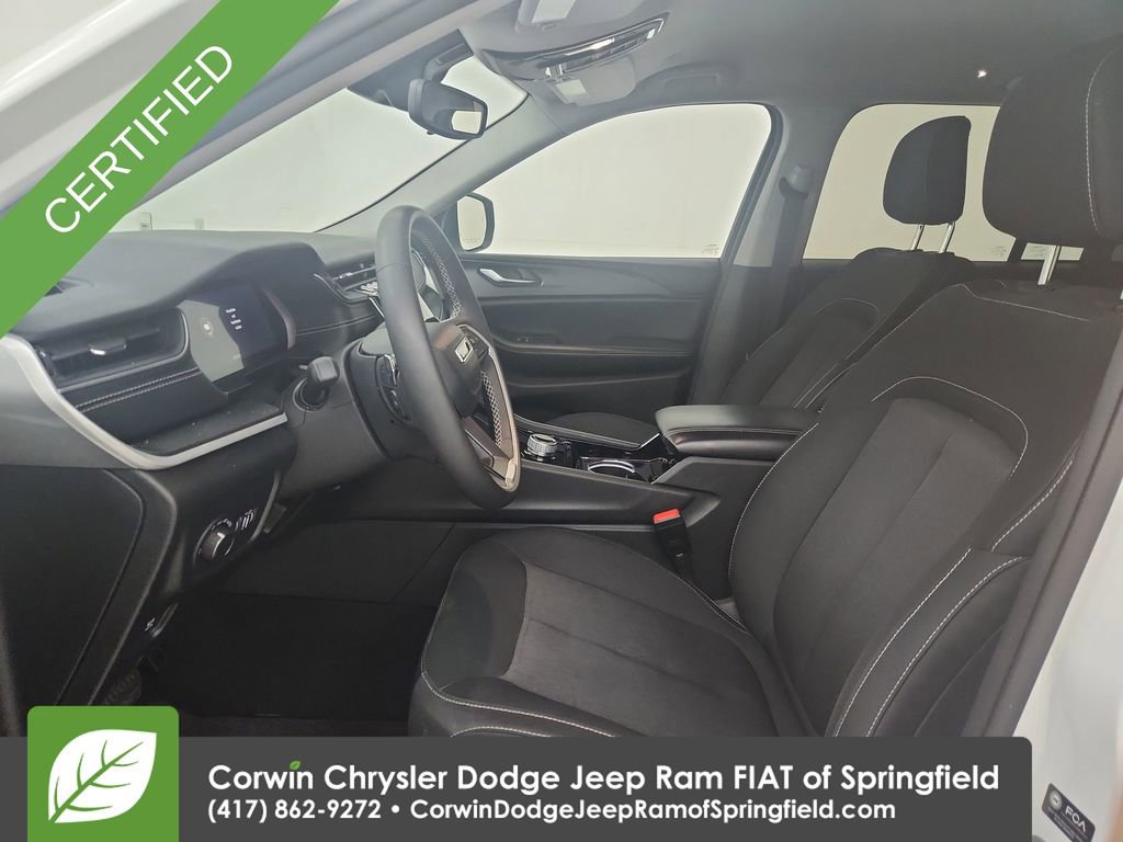 Certified 2023 Jeep Grand Cherokee Laredo image 19