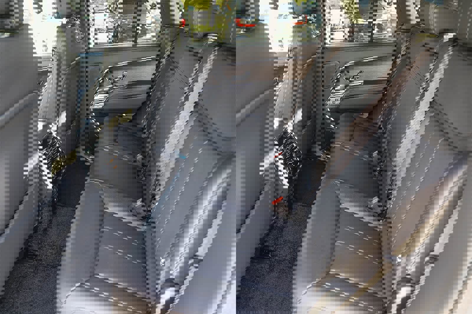 New 2026 Land Rover Range Rover SE image 17