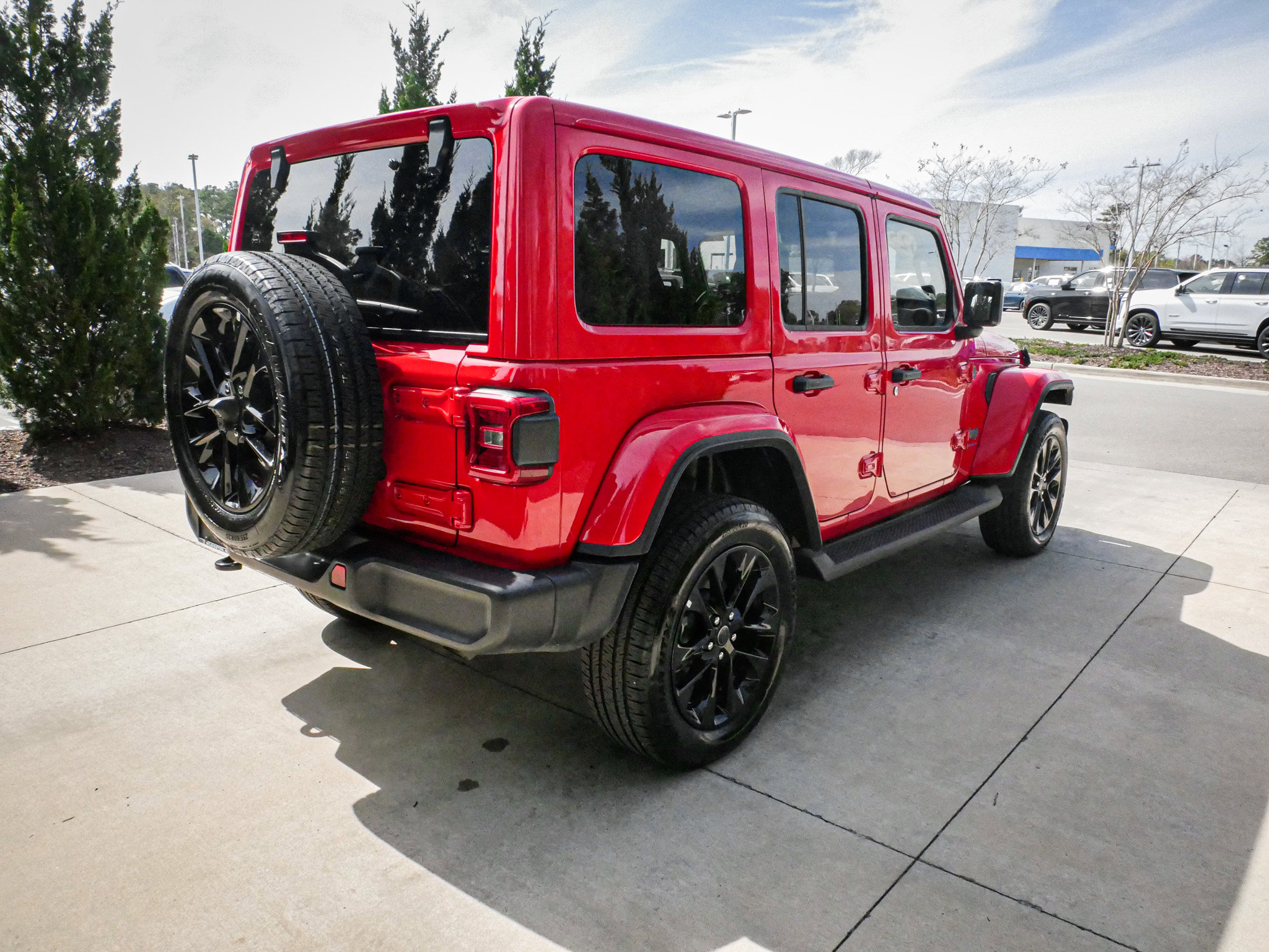 Used 2025 Jeep Wrangler Sahara image 10