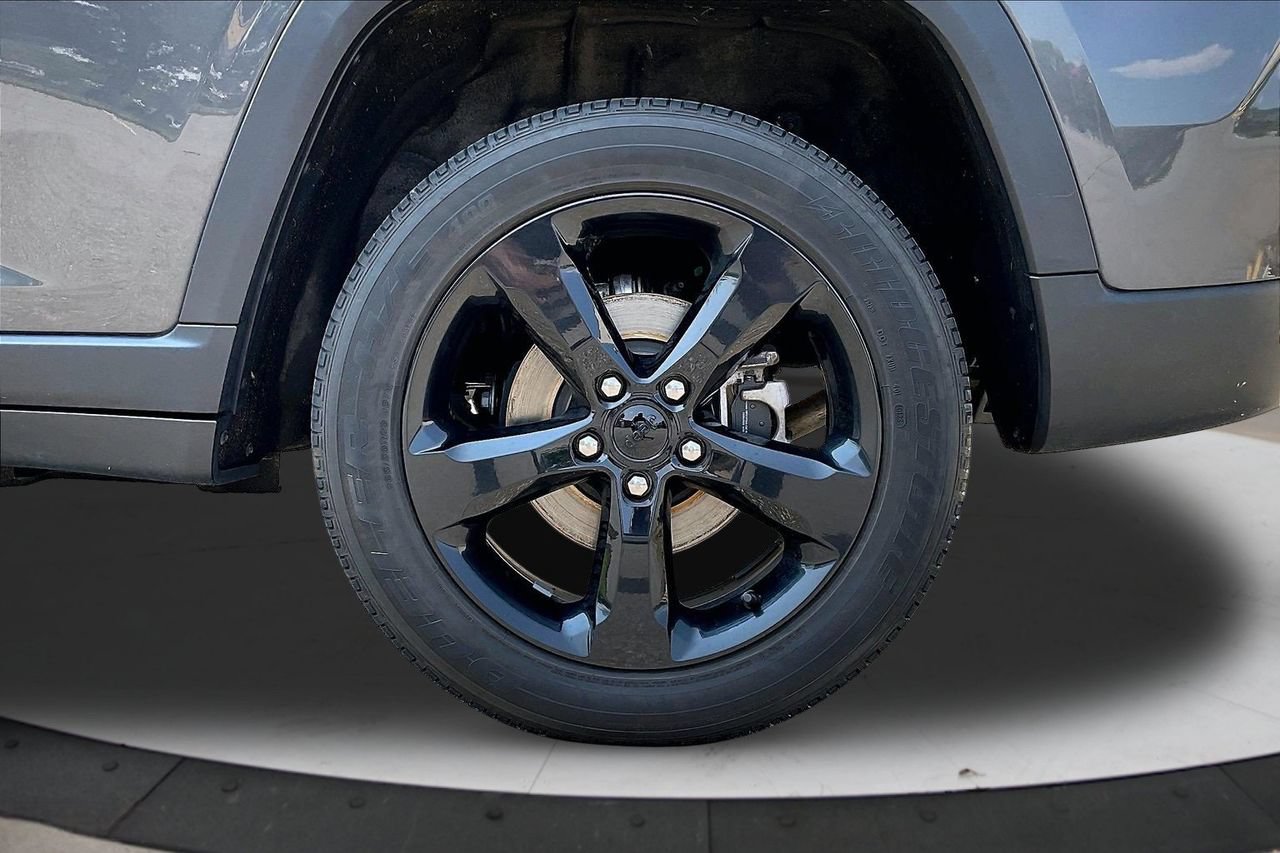 Certified 2023 Jeep Grand Cherokee Altitude AWD/4WD image 35