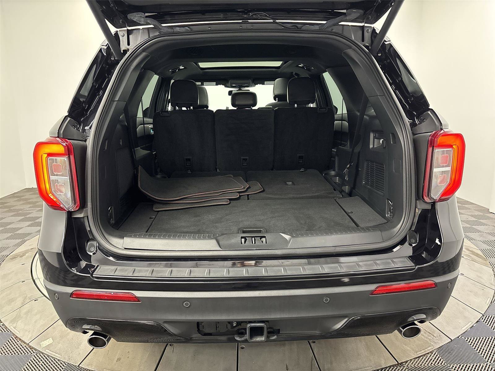 Used 2023 Ford Explorer ST-Line w/ Class IV Trailer Tow Package AWD/4WD image 21