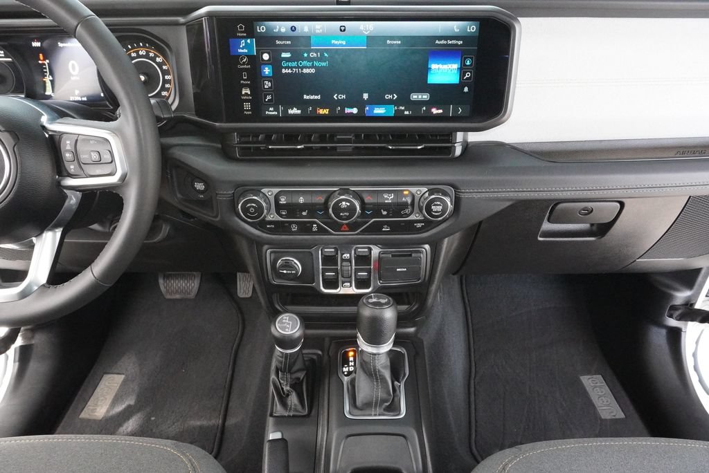 Used 2025 Jeep Wrangler Unlimited Sahara AWD/4WD image 17