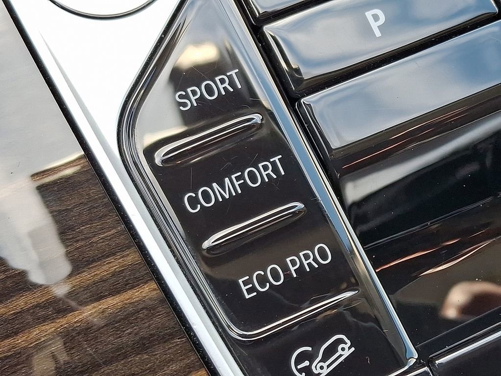 Used 2025 BMW X7 xDrive40i w/ Premium Package image 26