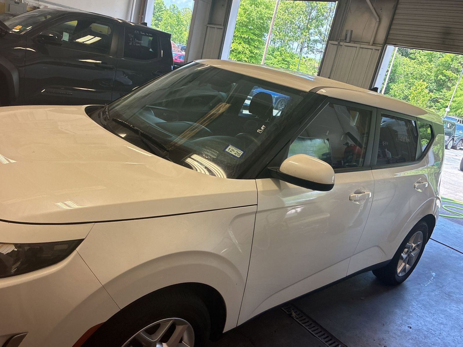 Used 2025 Kia Soul LX w/ LX Technology Package FWD image 9