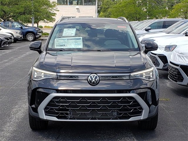 New 2025 Volkswagen Taos SEL image 5