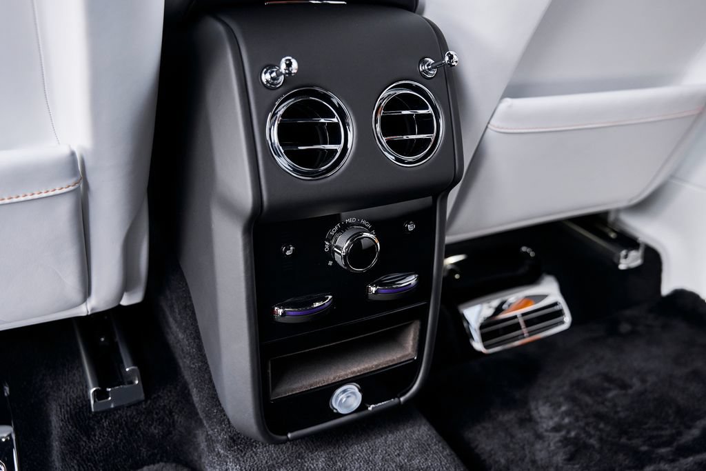 Used 2026 Rolls-Royce Cullinan AWD/4WD image 57