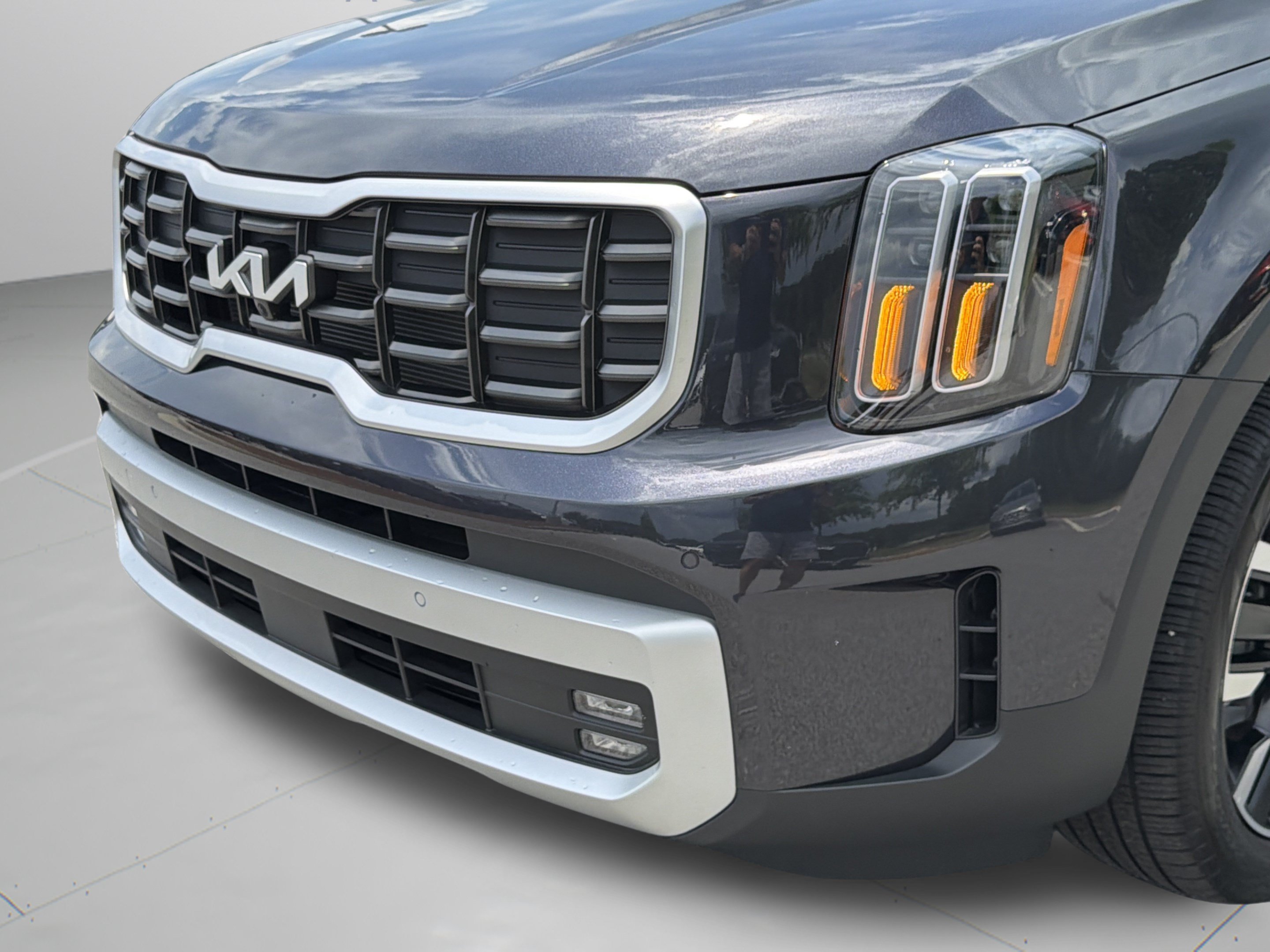 Used 2025 Kia Telluride SX w/ SX Captain's Chair Package FWD image 36