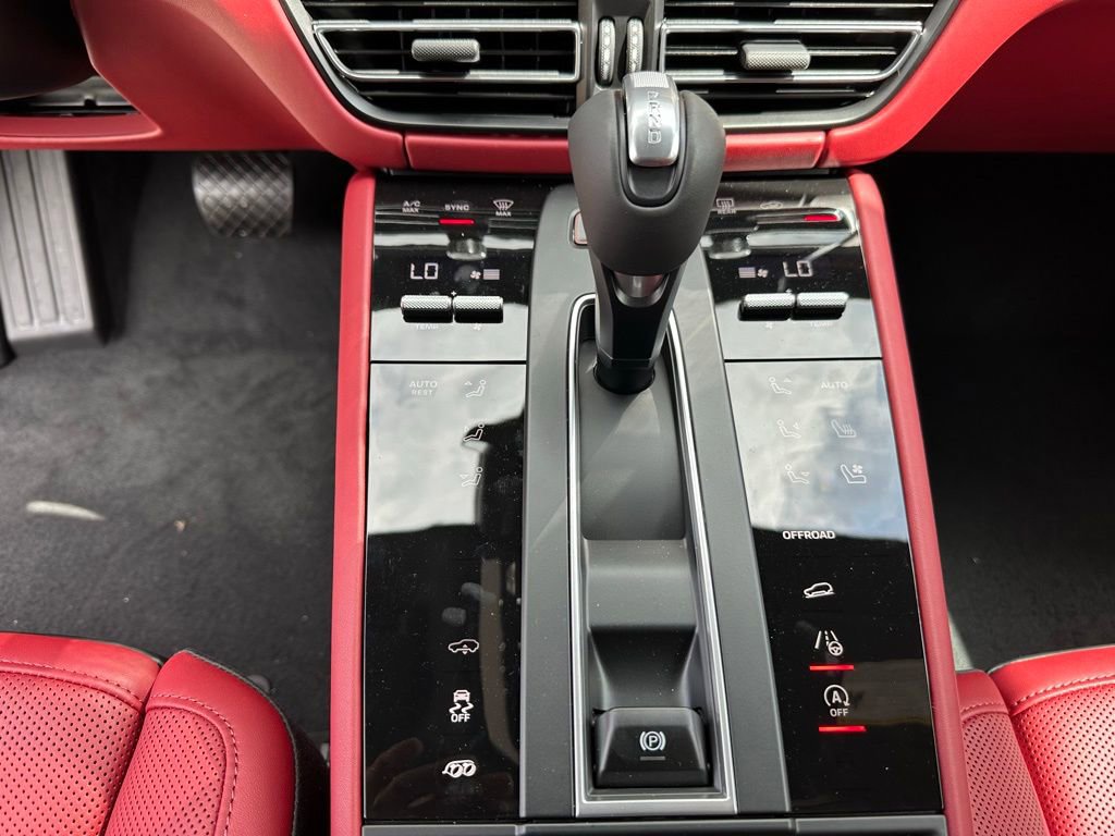 Used 2025 Porsche Macan GTS image 23
