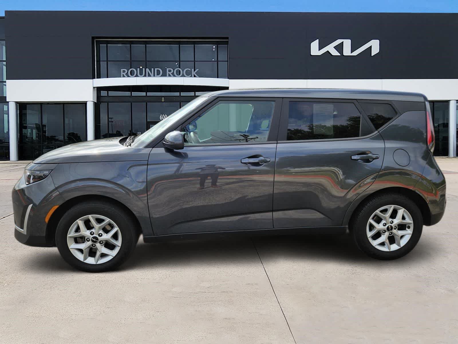Used 2023 Kia Soul LX w/ Option Group 015 FWD image 4