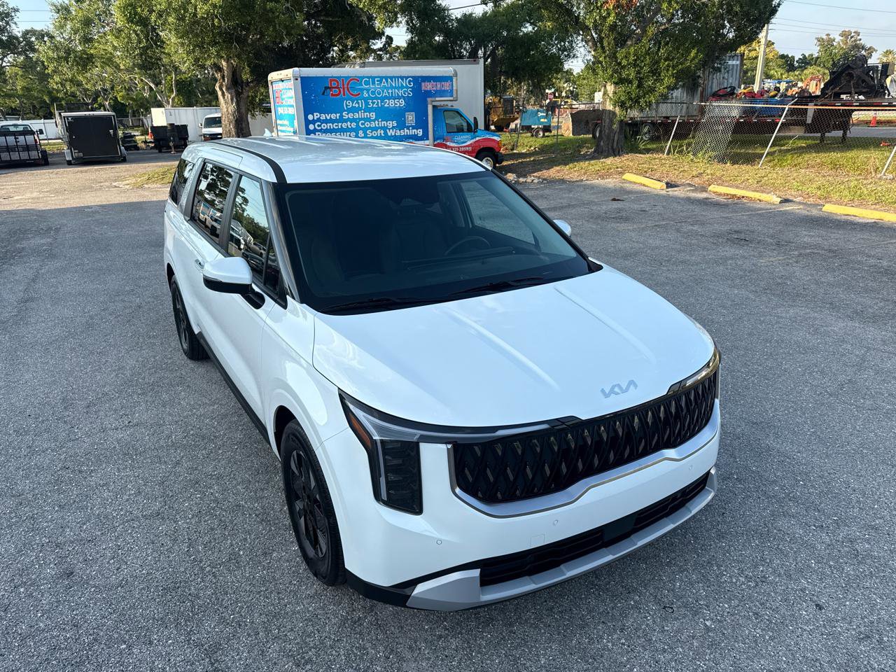 Used 2026 Kia Carnival LXS image 3