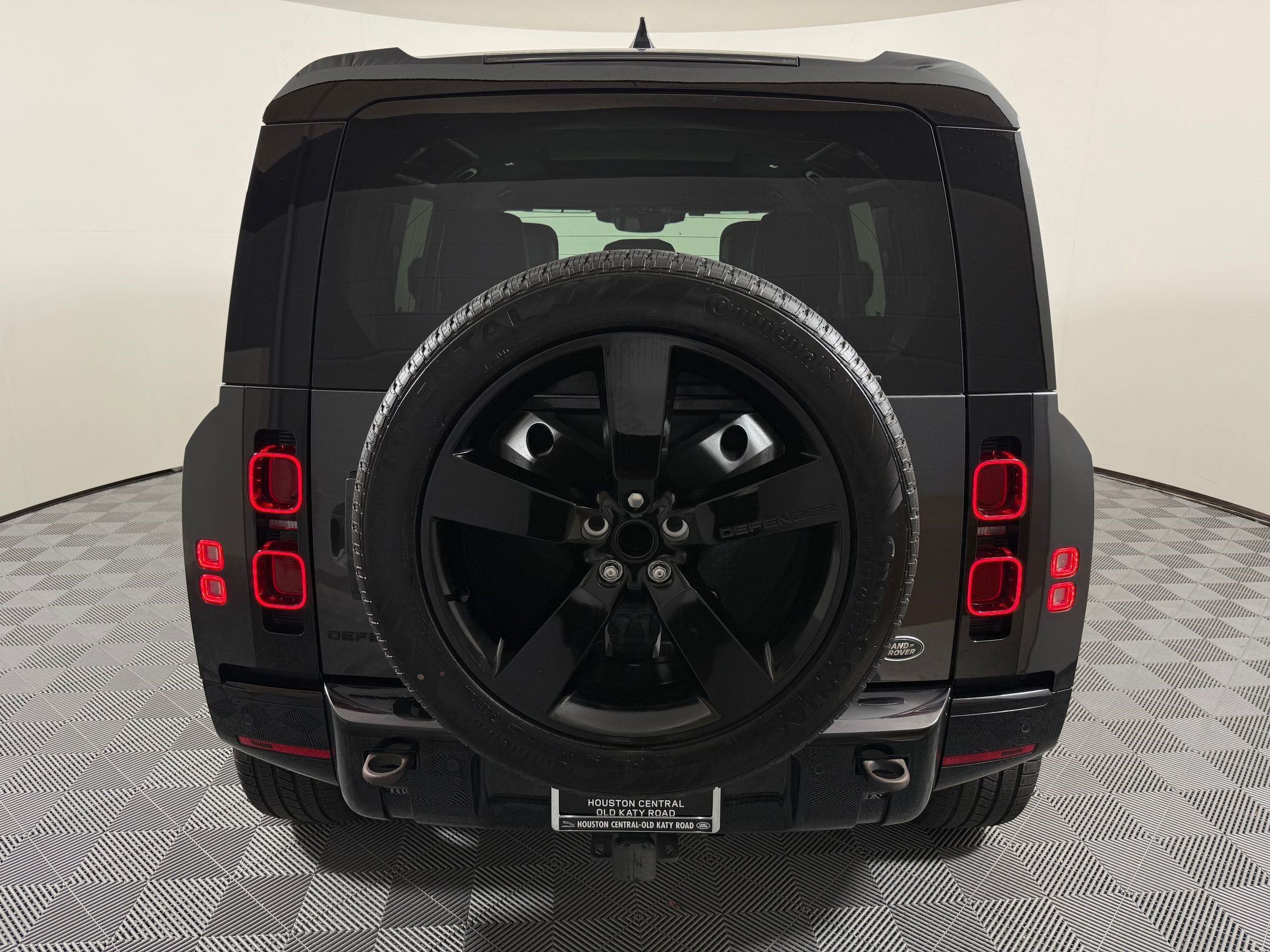 Used 2023 Land Rover Defender 110 X-Dynamic SE AWD/4WD image 10