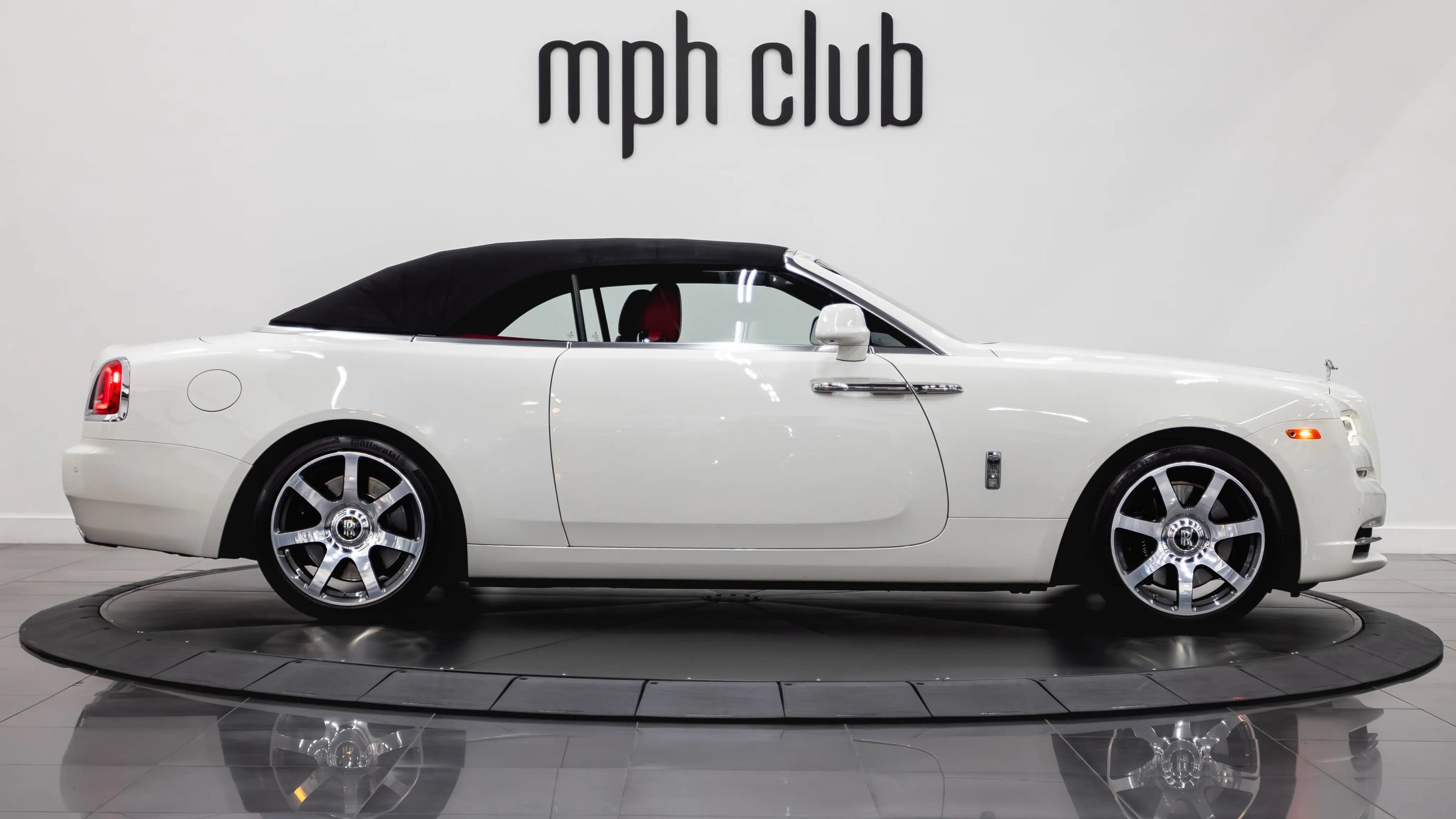 Used 2017 Rolls-Royce Dawn RWD image 10