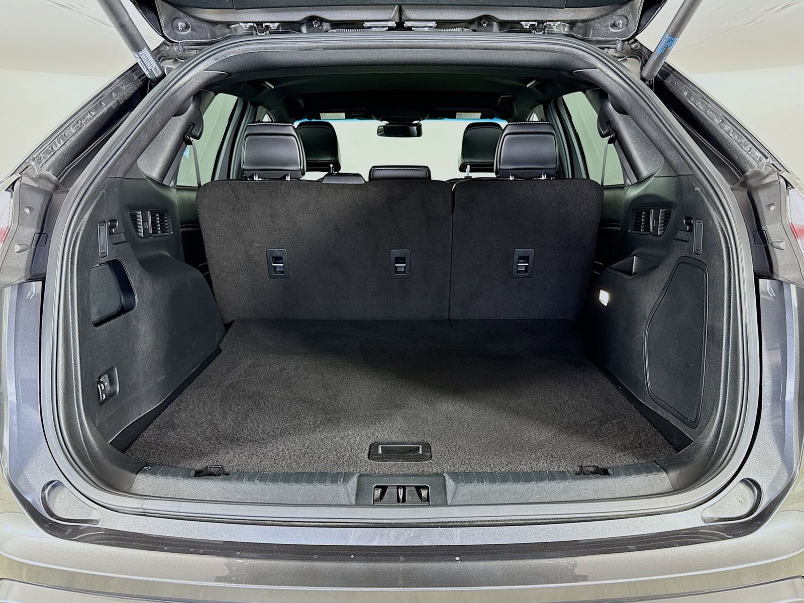 Used 2020 Ford Edge ST image 27