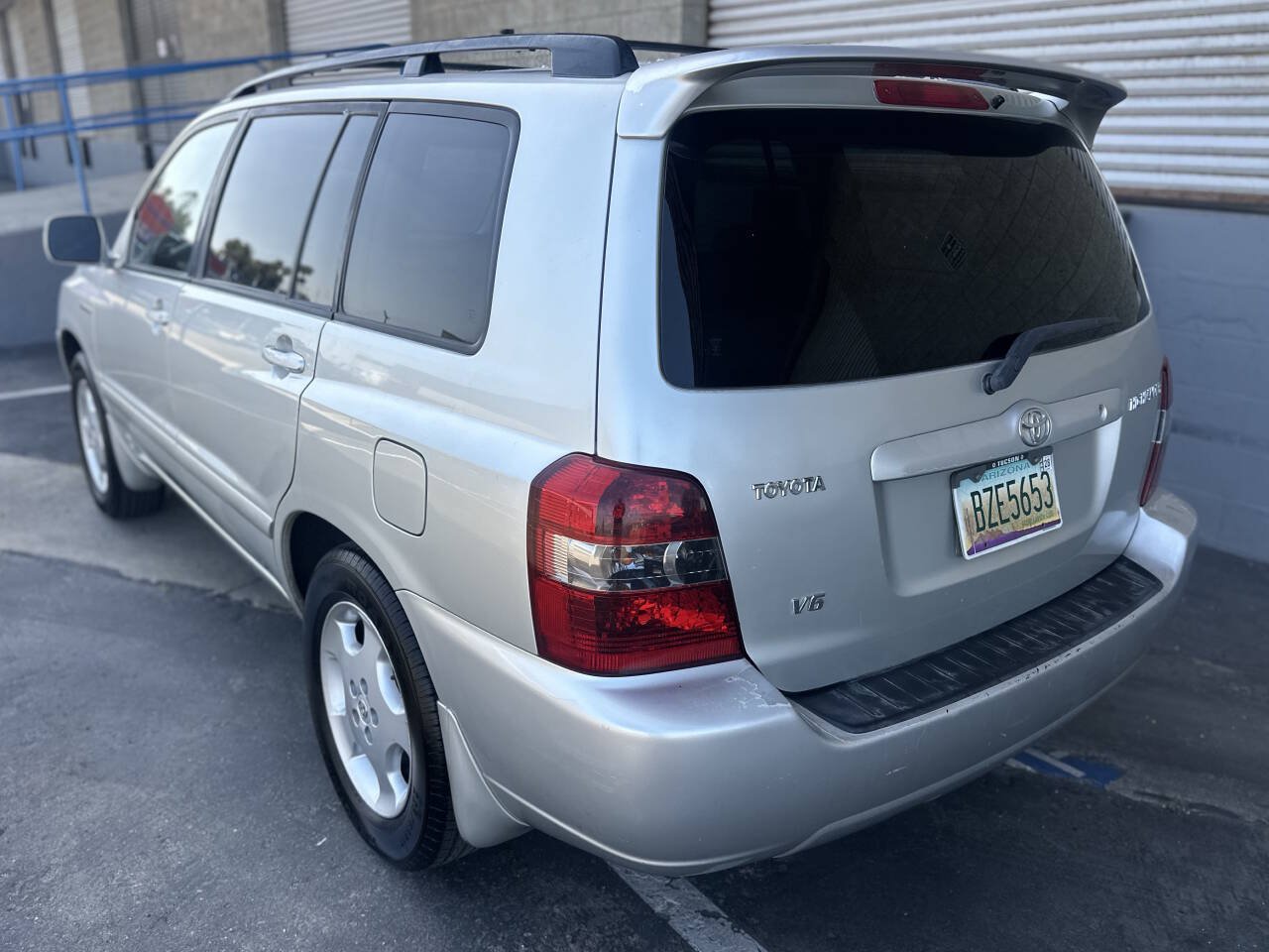 Used 2004 Toyota Highlander Limited w/ Leather Trim Pkg FWD image 4