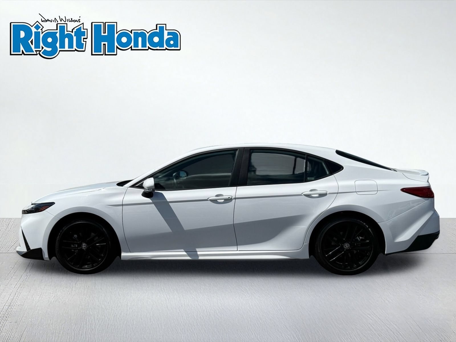 Used 2026 Toyota Camry SE w/ Convenience Package FWD image 3