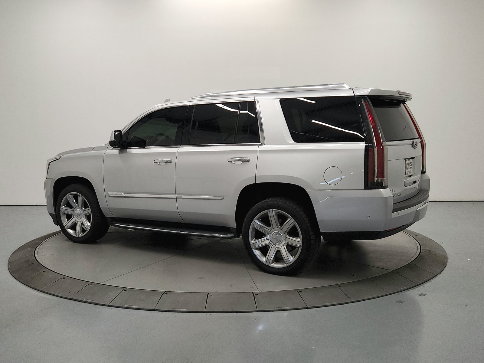 Used 2017 Cadillac Escalade Luxury AWD/4WD image 6