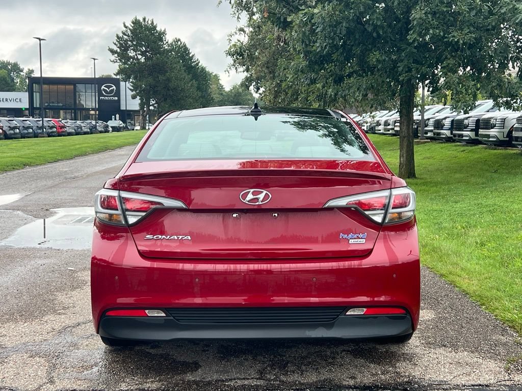 Used 2016 Hyundai Sonata Limited w/ Option Group 02 FWD image 4