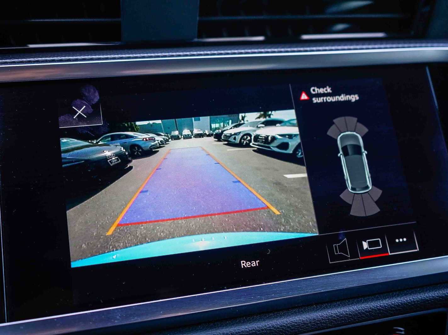 Used 2022 Audi Q3 2.0T Premium w/ Black Optic Sport Package image 23