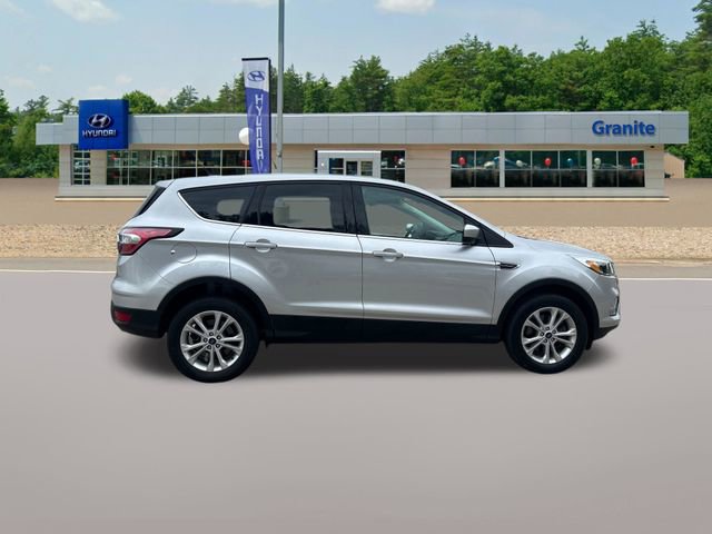 Used 2017 Ford Escape SE w/ SE Cold Weather Package AWD/4WD image 6