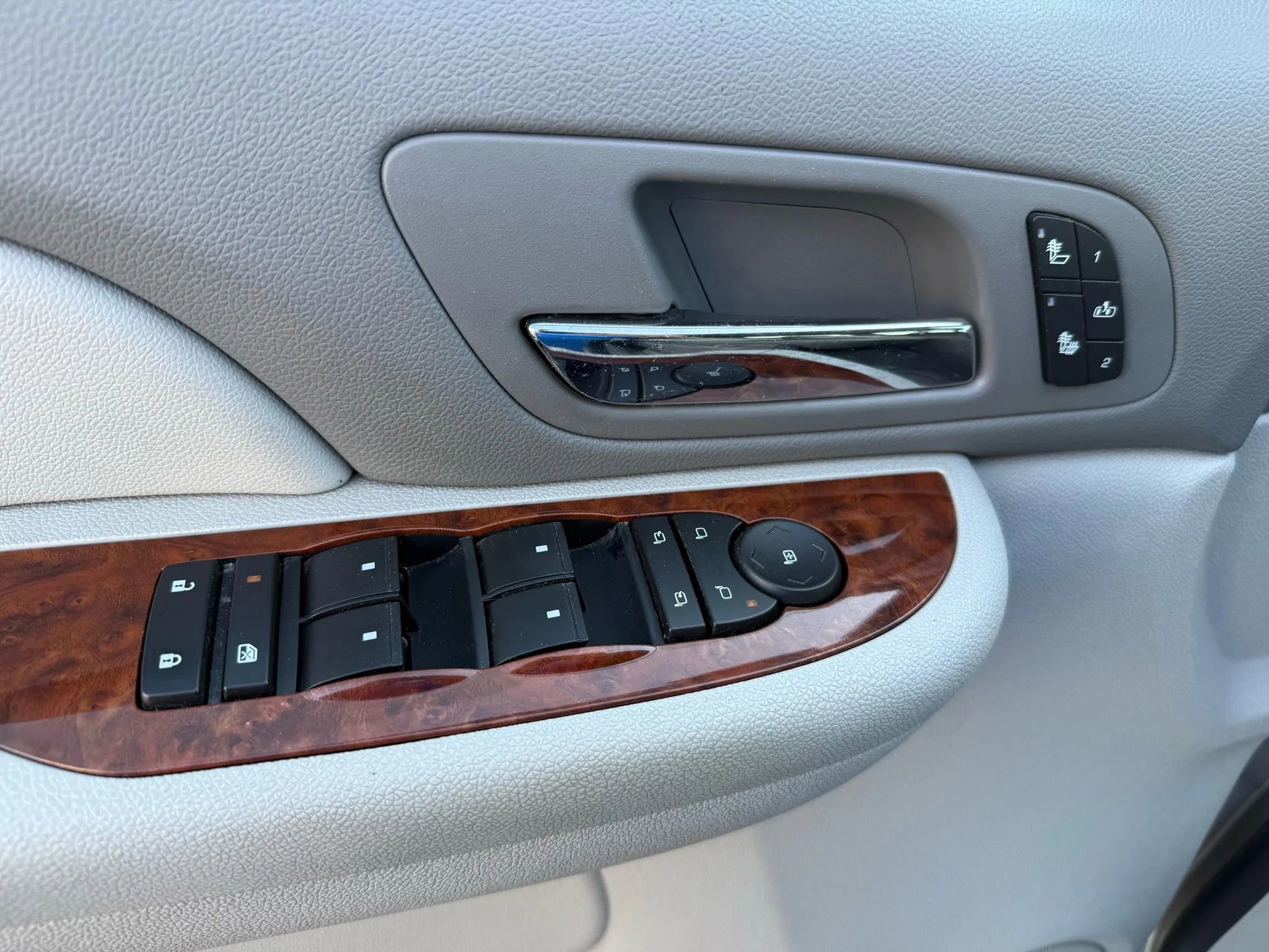 Used 2008 Chevrolet Suburban LTZ w/ LTZ Preferred Equipment Group image 8