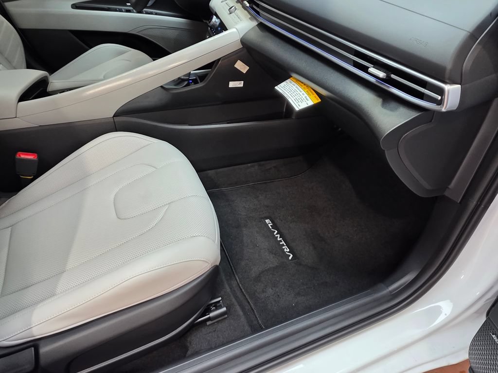 New 2026 Hyundai Elantra Limited FWD image 11