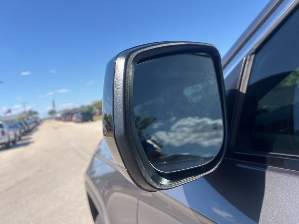 Used 2024 Jeep Grand Cherokee L Laredo RWD image 33