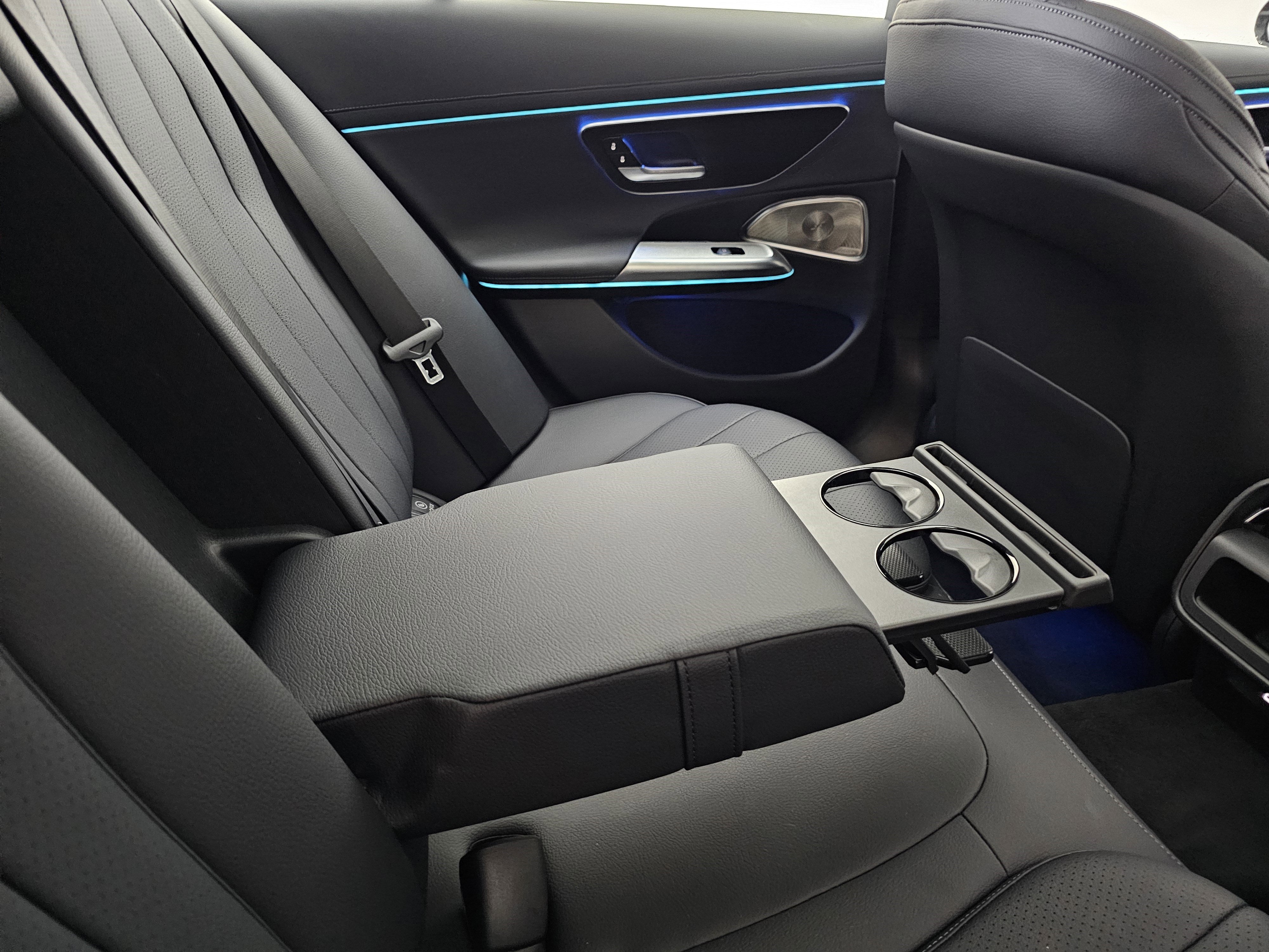 Used 2024 Mercedes-Benz E 350 4MATIC Sedan image 25