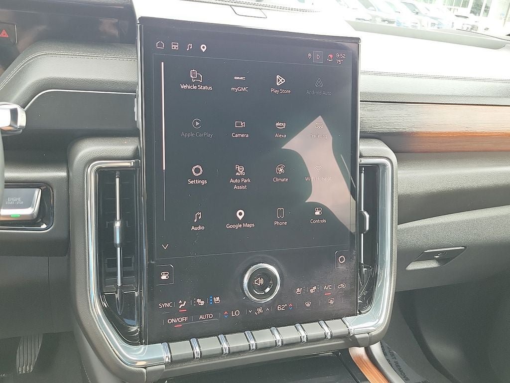 Used 2025 GMC Yukon XL Denali AWD/4WD image 16