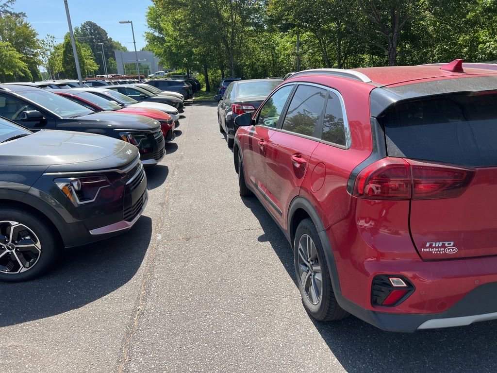 Used 2022 Kia Niro EX Premium FWD image 4