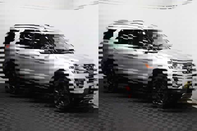 Used 2017 Ford Explorer XLT image 1