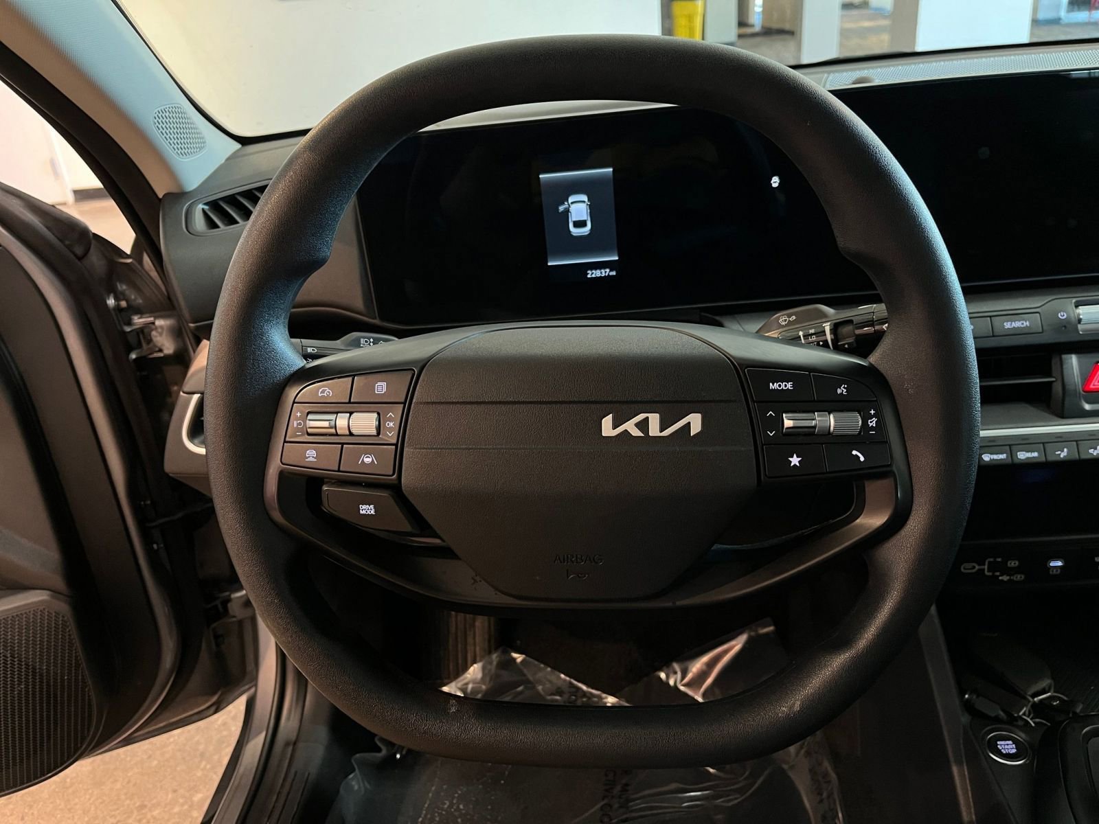 Used 2025 Kia K4 LXS image 27