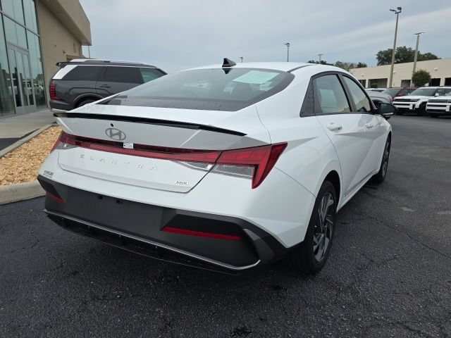 Certified 2025 Hyundai Elantra SEL FWD image 4