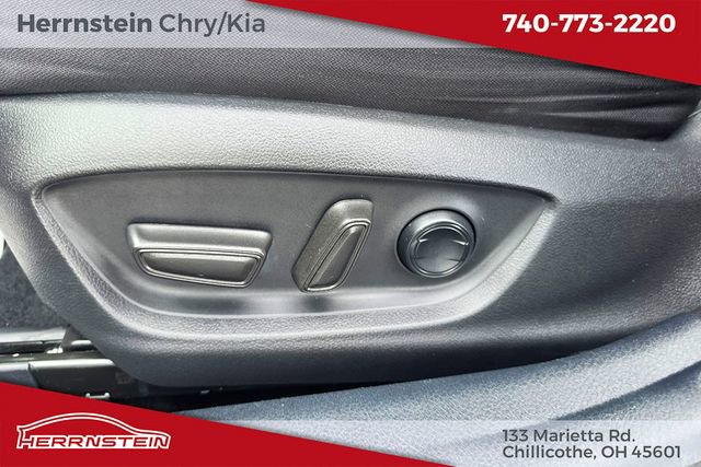 Used 2022 Toyota Camry LE FWD image 16