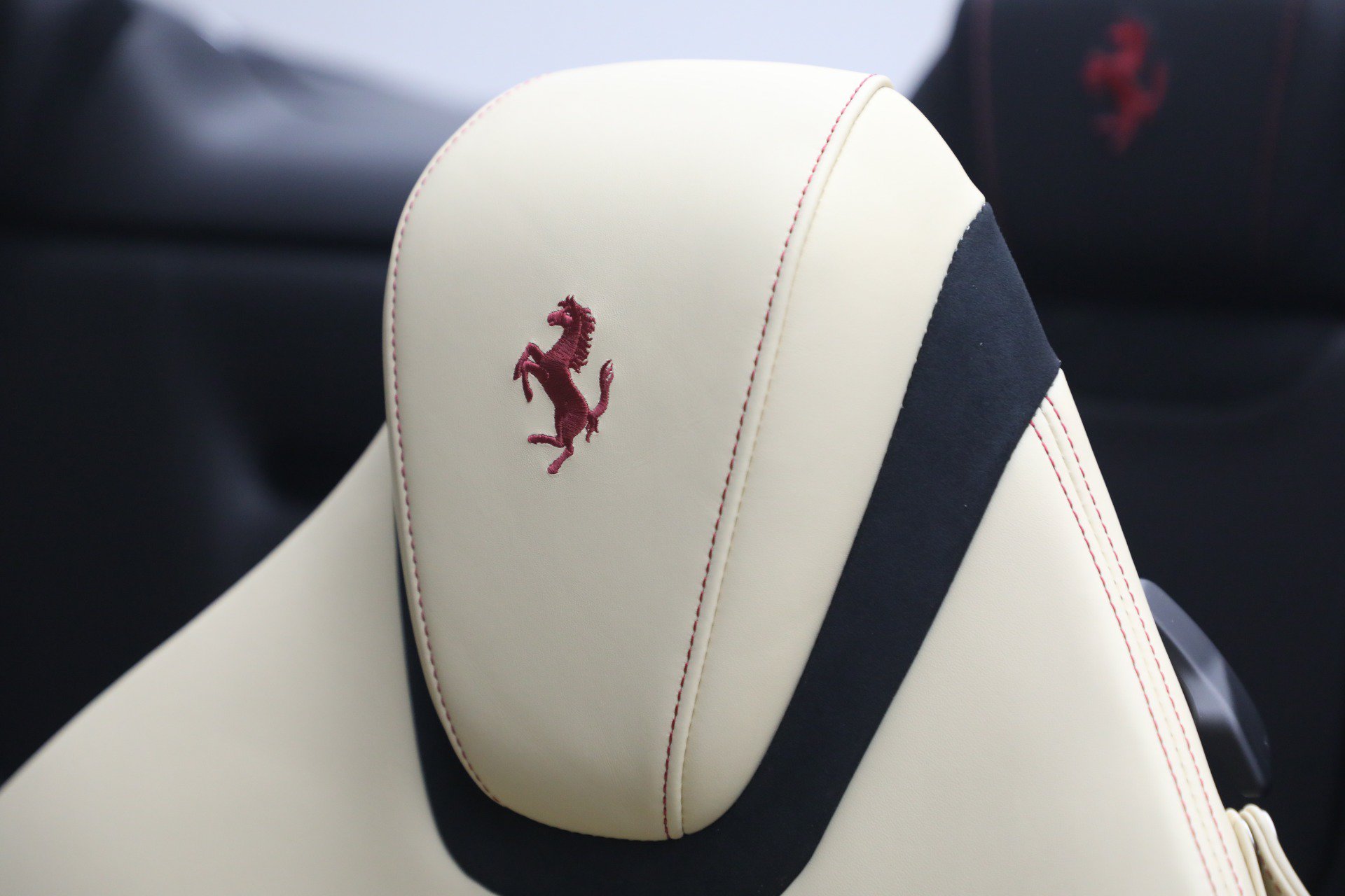 Certified 2025 Ferrari Roma Spider RWD image 22