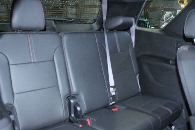 Used 2023 Chevrolet Traverse RS image 16