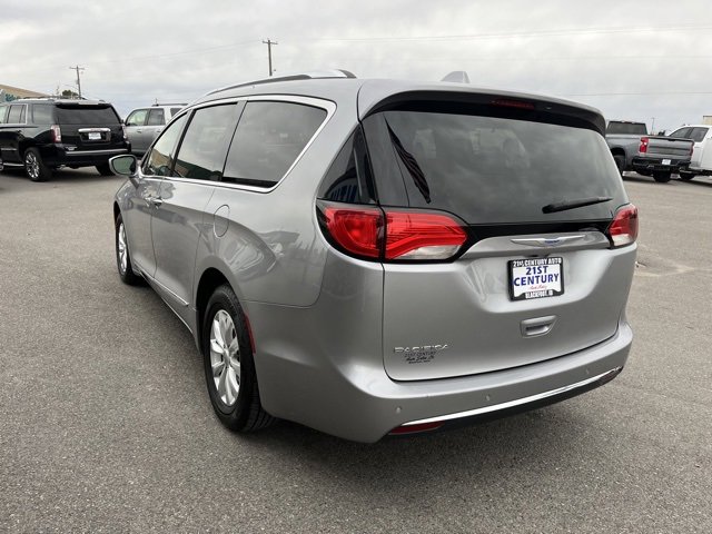 Used 2018 Chrysler Pacifica Touring-L image 12