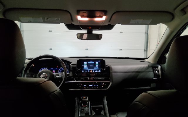 Used 2025 Nissan Pathfinder SL FWD image 27